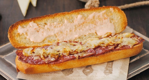 Bocadillo de chorizo y queso de teruel